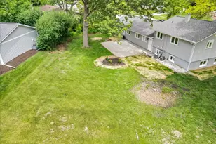 590 Durham Ct, Hoffman Estates, IL 60169 - Photo 6