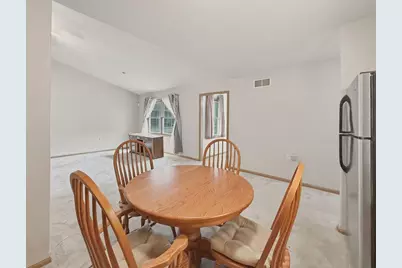 771 S Parkcrest Drive #771, Freeport, IL 61032 - Photo 6