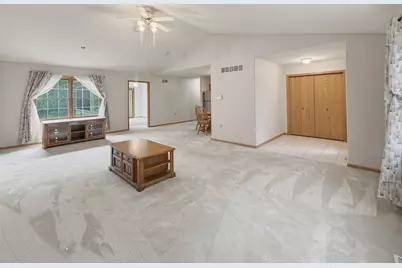 771 S Parkcrest Drive #771, Freeport, IL 61032 - Photo 2