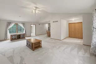 771 S Parkcrest Dr, Freeport, IL 61032 - Photo 2