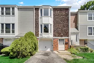 2210 Langdon Pl, Hoffman Estates, IL 60169 - Photo 2
