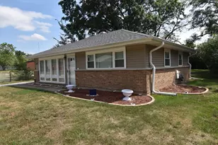 317 Mohawk St, Park Forest, IL 60466 - Photo 2