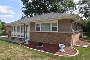 317 Mohawk St, Park Forest, IL 60466 - Photo 1