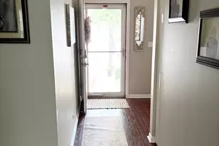 138 Parkview Dr, Wauconda, IL 60084 - Photo 2