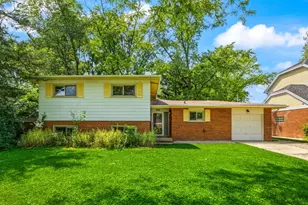 408 N Windsor Dr, Arlington Heights, IL 60004 - Photo 1