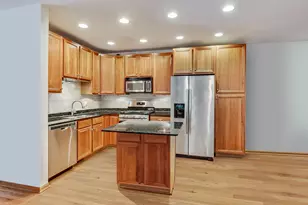 917 W Lakeside Pl, Chicago, IL 60640 - Photo 6