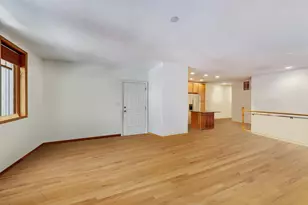 917 W Lakeside Pl, Chicago, IL 60640 - Photo 2