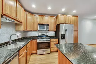 917 W Lakeside Pl, Chicago, IL 60640 - Photo 8