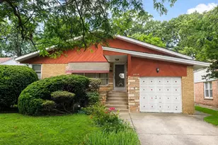 9528 S Brandt Ave, Oak Lawn, IL 60453 - Photo 1
