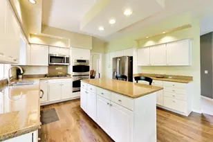 712 De Lasalle Ct, Naperville, IL 60565 - Photo 2