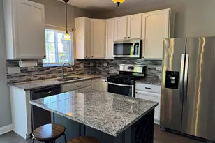 450 Montauk Ln, Pingree Grove, IL 60140 - Photo 8