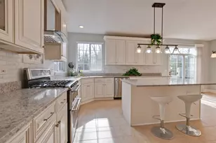33 River Oaks Cir E, Buffalo Grove, IL 60089 - Photo 6