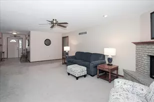2039 Belvidere Line Dr, Elgin, IL 60123 - Photo 4