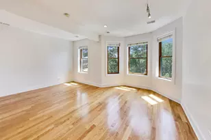 2132 N Oakley Ave, Chicago, IL 60647 - Photo 2