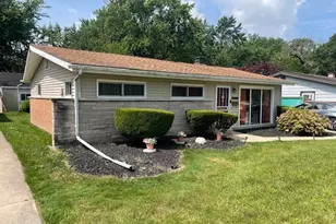 671 River Dr, Calumet City, IL 60409 - Photo 2
