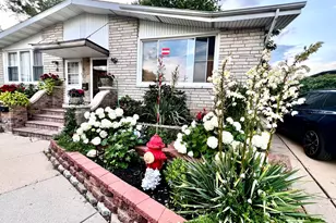 352 Dover Ln, Des Plaines, IL 60018 - Photo 1