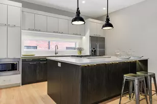 2347 W Morse Ave, Chicago, IL 60645 - Photo 8
