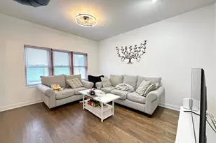 1933 W Grand Ave, Chicago, IL 60622 - Photo 8