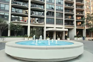 1560 N Sandburg Terrace, Chicago, IL 60610 - Photo 2