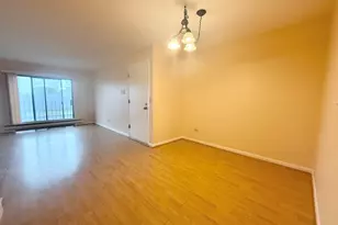 200 S Waters Edge Dr, Glendale Heights, IL 60139 - Photo 6