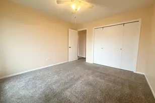 200 S Waters Edge Dr, Glendale Heights, IL 60139 - Photo 10
