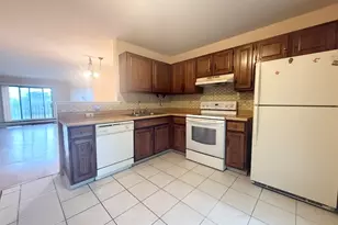 200 S Waters Edge Dr, Glendale Heights, IL 60139 - Photo 8