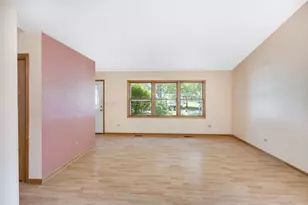 640 Lilac Dr, Algonquin, IL 60102 - Photo 4