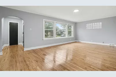 326 W 107th Place, Chicago, IL 60628 - Photo 2