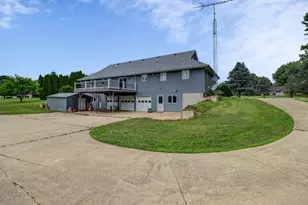 2205 Meadows Dr, Sterling, IL 61081 - Photo 34