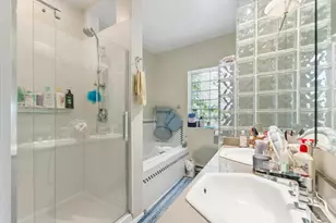 2215 W Arthur Ave, Chicago, IL 60645 - Photo 26
