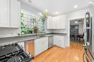 2215 W Arthur Ave, Chicago, IL 60645 - Photo 8