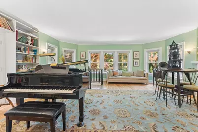 2215 W Arthur Avenue, Chicago, IL 60645 - Photo 2