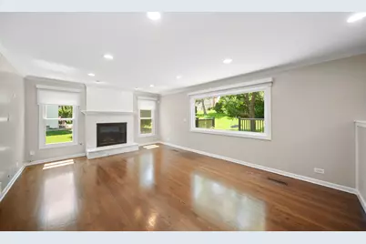 310 Chesterfield Lane, Vernon Hills, IL 60061 - Photo 14