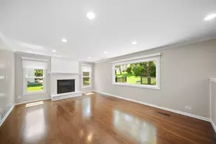 310 Chesterfield Ln, Vernon Hills, IL 60061 - Photo 14
