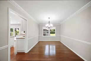 310 Chesterfield Ln, Vernon Hills, IL 60061 - Photo 6