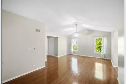 310 Chesterfield Lane, Vernon Hills, IL 60061 - Photo 32