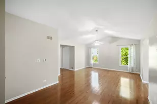 310 Chesterfield Ln, Vernon Hills, IL 60061 - Photo 32