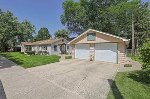 325 S Lodge Ln, Lombard, IL 60148 - Photo 2
