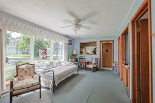 325 S Lodge Ln, Lombard, IL 60148 - Photo 4