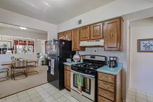 325 S Lodge Ln, Lombard, IL 60148 - Photo 12