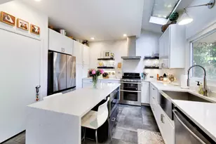 2012 W Estes Ave, Chicago, IL 60645 - Photo 14