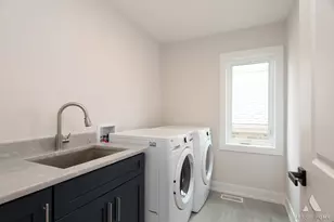 7610 W 60th Pl, Summit, IL 60501 - Photo 16