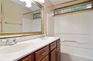 21 Arbor Dr, Streamwood, IL 60107 - Photo 10