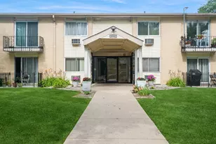9562 Park Ln, Des Plaines, IL 60016 - Photo 1