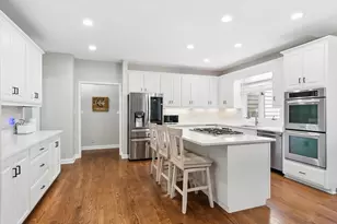 329 Royce Woods Ct, Naperville, IL 60565 - Photo 10