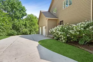 329 Royce Woods Ct, Naperville, IL 60565 - Photo 40