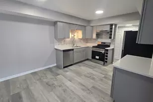 1688 Queensbury Cir, Hoffman Estates, IL 60169 - Photo 4