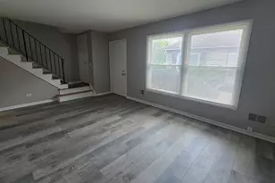 1688 Queensbury Cir, Hoffman Estates, IL 60169 - Photo 8