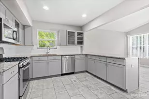 2910 Worcester Ln, Aurora, IL 60504 - Photo 6