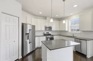 2967 Madison Dr, Naperville, IL 60564 - Photo 8